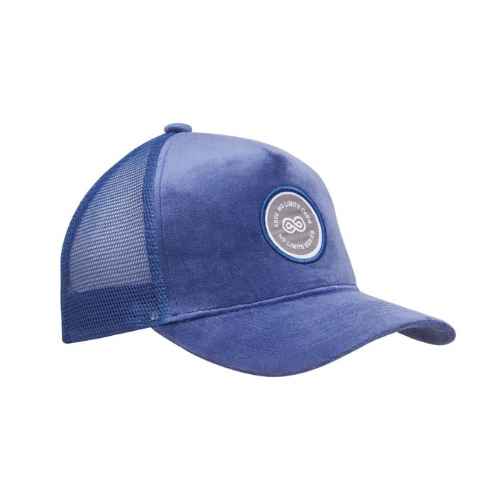 Gorra trucker de terciopelo de perfil alto y 5 paneles. personalizado con logo