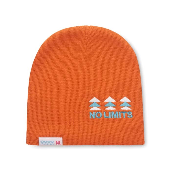 Gorro monocolor de doble capa de rPET. personalizado con logo