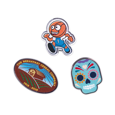 Pin de hierro con forma personalizada e impresión a todo color personalizado con logo