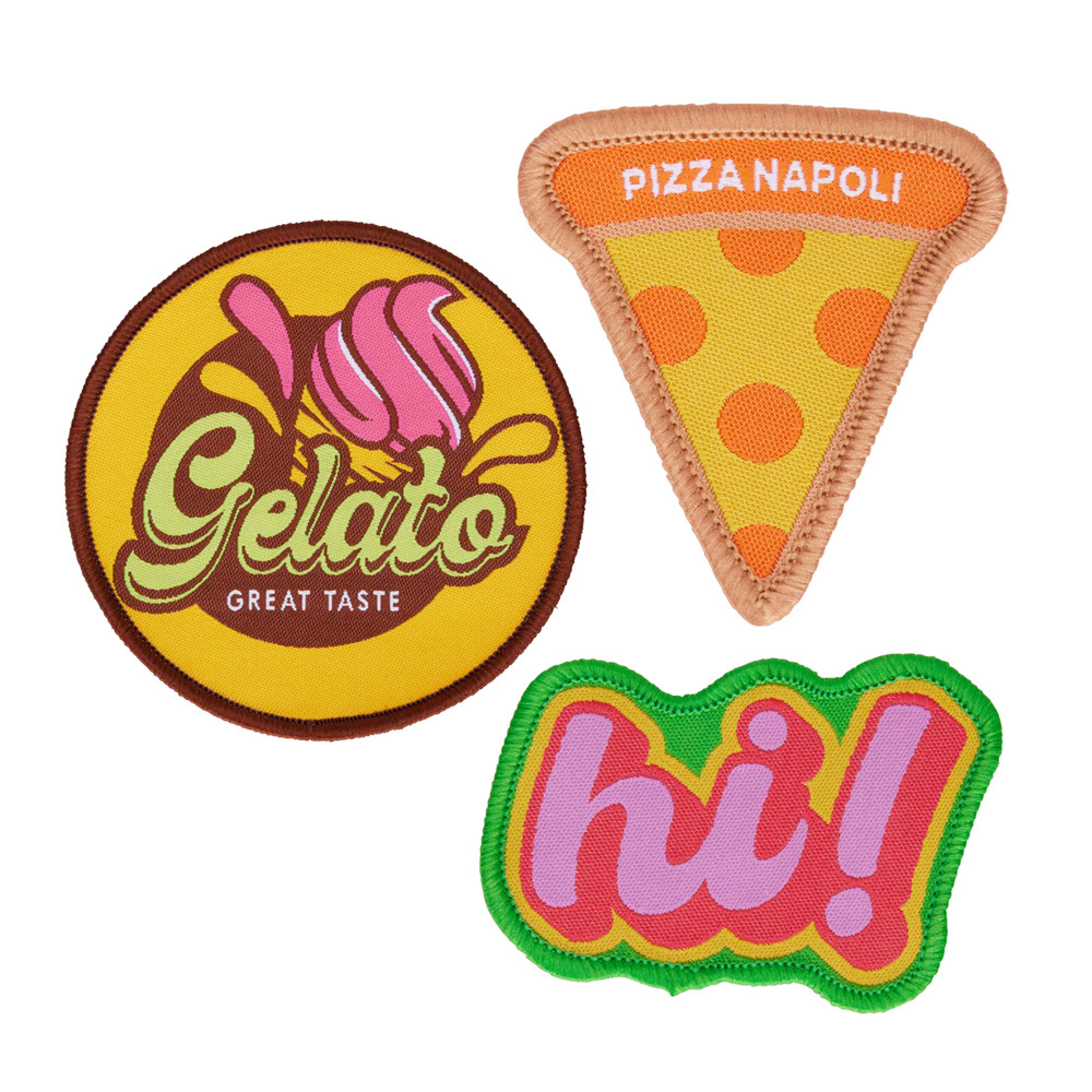Parche tejido con borde merrow personalizado con logo